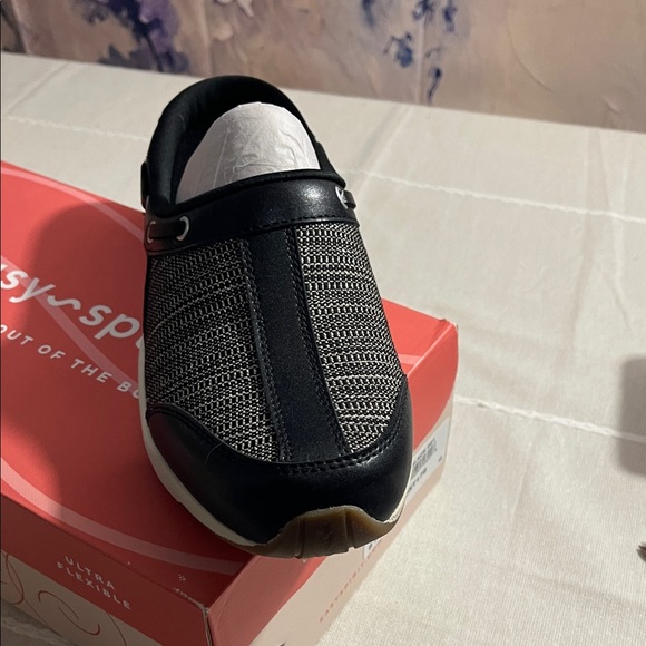 Easy Spirit Black Travelport Slip-On - Picture 6 of 8